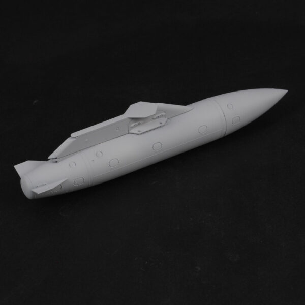 Estanque F-16 + Pilones (600 gal) - 1:72