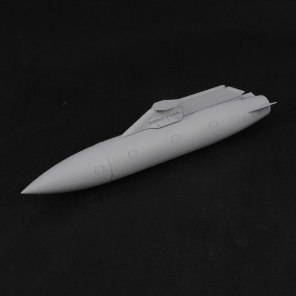 Estanque F-16 + Pilones (600 gal) - 1:72